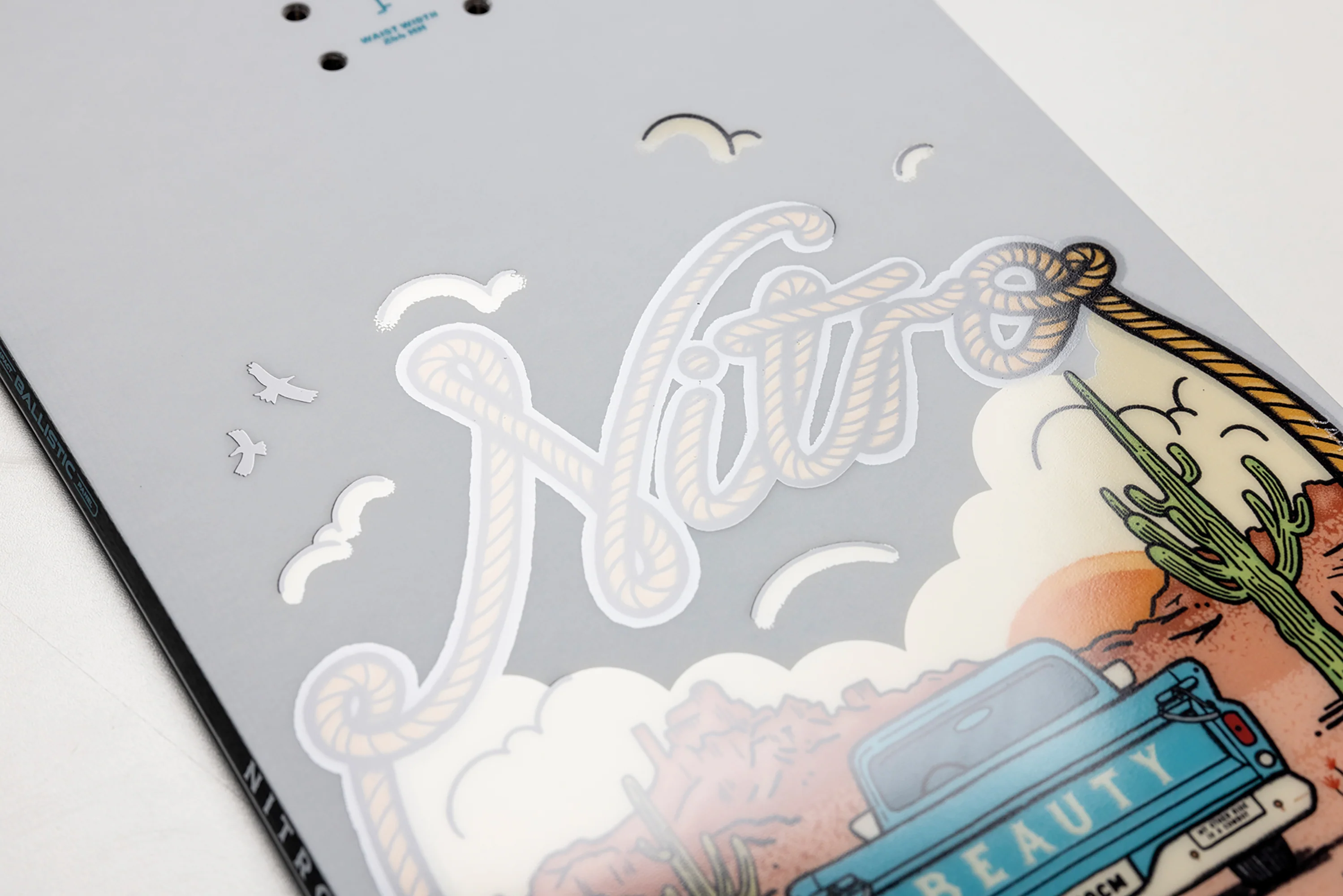 Nitro Beauty Women's Snowboard - Image 6